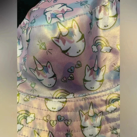 OMG ACCESSORIES Kid’s Miss Gwen Holographic Bucket Hat Unicorn Rainbows - Picture 4 of 8